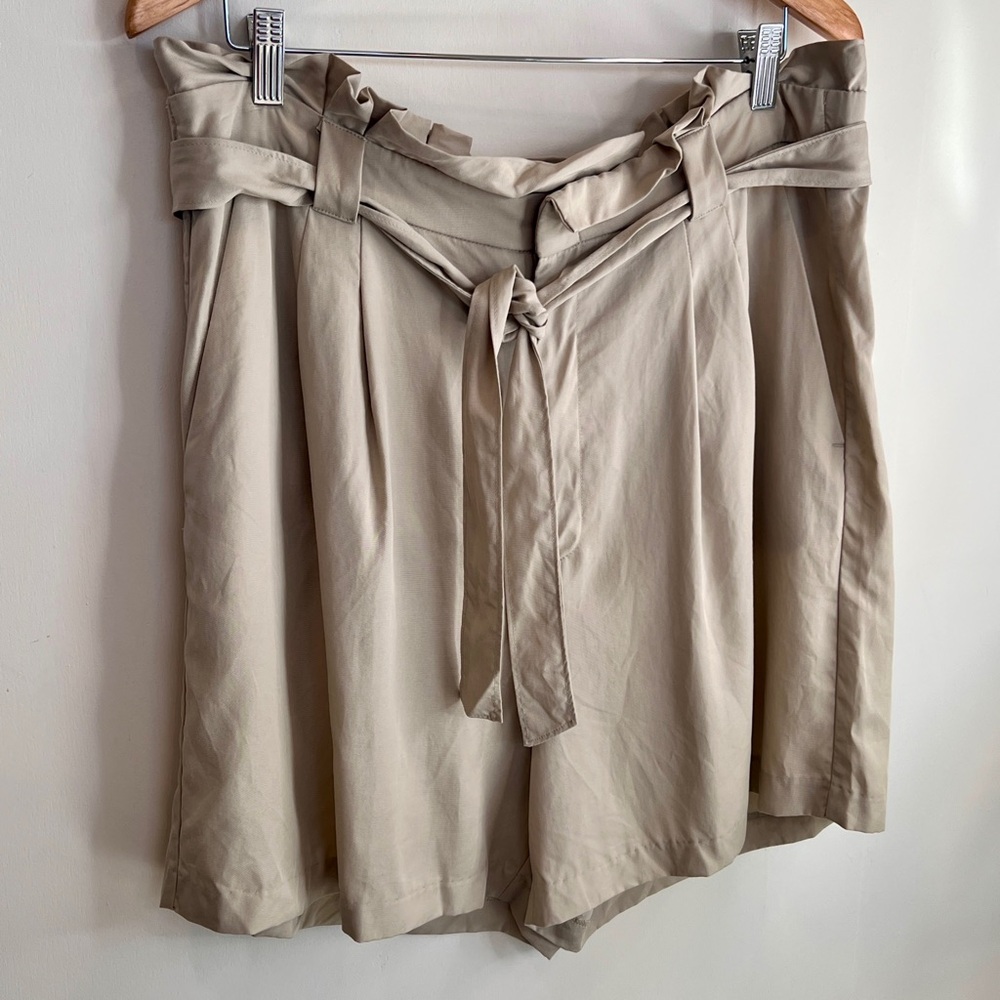 Banana Republic Khaki Tan Paperbag Tie Waist Pleated Shorts Size 16 - Picture 5 of 14